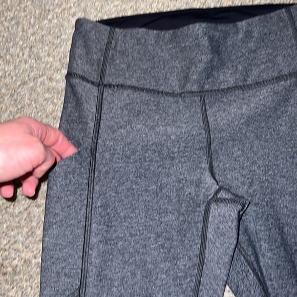 Lululemon crop leggings. 4 - Picture 5 of 12